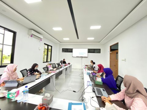 PENDAMPINGAN PENYUSUNAN DOKUMEN USULAN SERTIFIKASI RSPU FK UMM OLEH FK UNILA