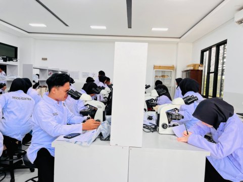 Praktikum Histologi Blok 5: Mahasiswa FK UM Metro Pelajari Struktur Mikroskopis Sistem Genitourinaria dan Reproduksi